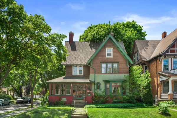 $239,900 | 2903 West Mc Kinley Boulevard, Milwaukee, WI 53208