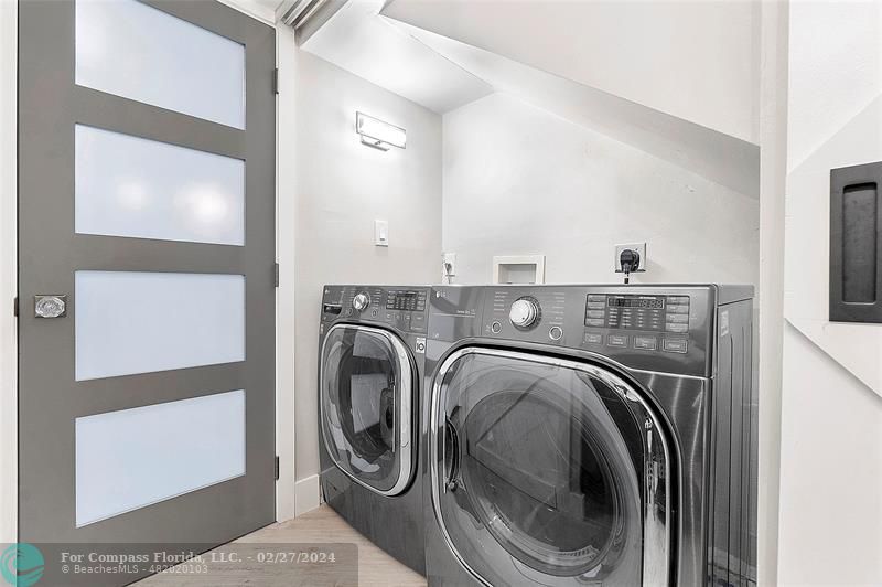 825 Center Street Jupiter, FL 33458 - Photo 26 of 37 a utility room with dryer and washer