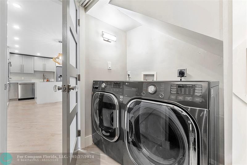 825 Center Street Jupiter, FL 33458 - Photo 27 of 37 a view of a kitchen with washer and dryer