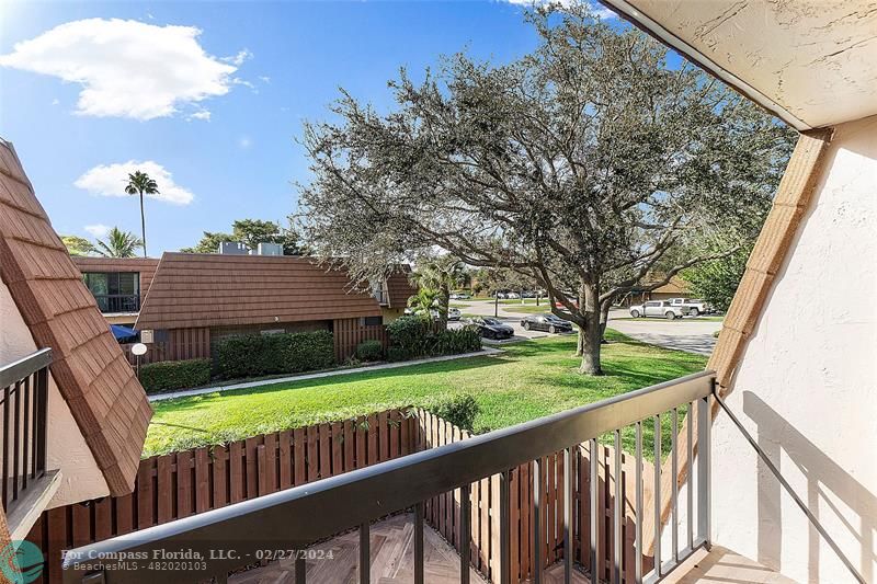 825 Center Street Jupiter, FL 33458 - Photo 28 of 37 a view of a deck with a backyard