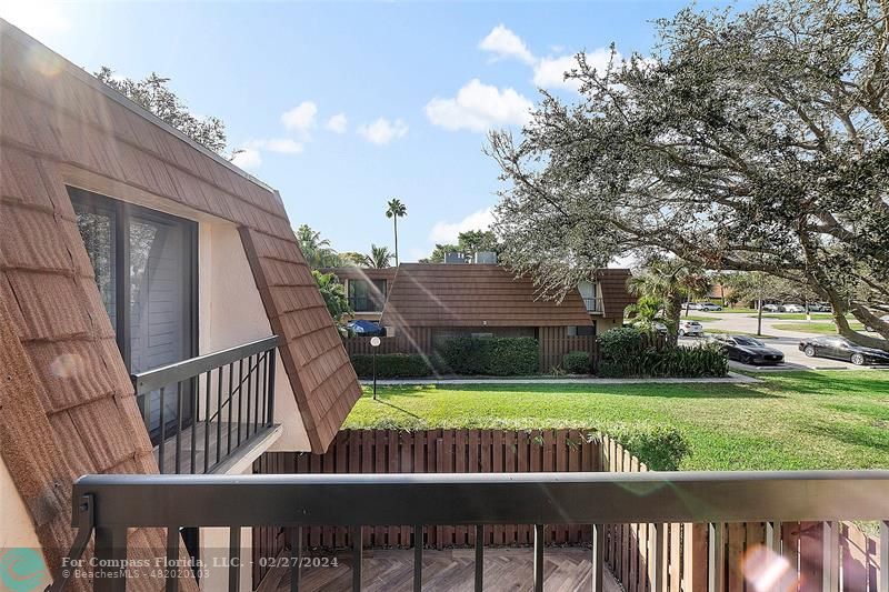 825 Center Street Jupiter, FL 33458 - Photo 29 of 37 a view of deck with furniture and garden