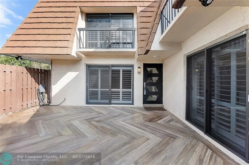 825 Center Street Jupiter, FL 33458 - Photo 4 of 37 a view of a house with a balcony