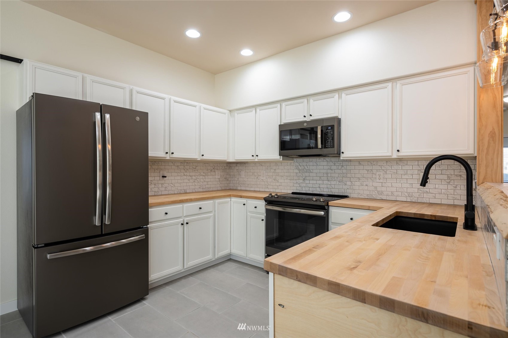 1305 Boon Street, Unit 122 Sumas, WA 98295 - Photo 12 of 21 a kitchen with a refrigerator and a stove top oven