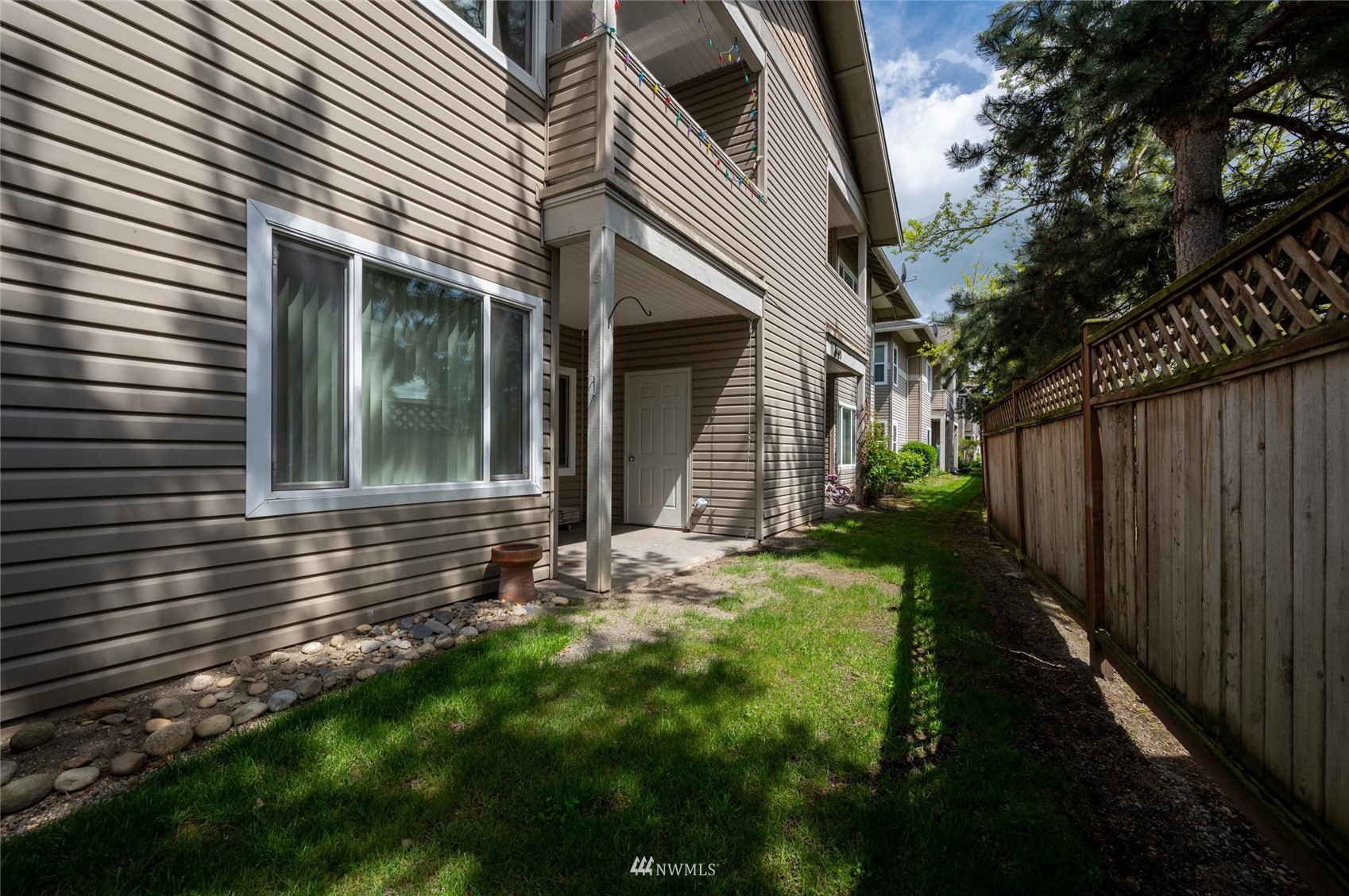 1305 Boon Street, Unit 122 Sumas, WA 98295 - Photo 20 of 21 a view of back yard of the house