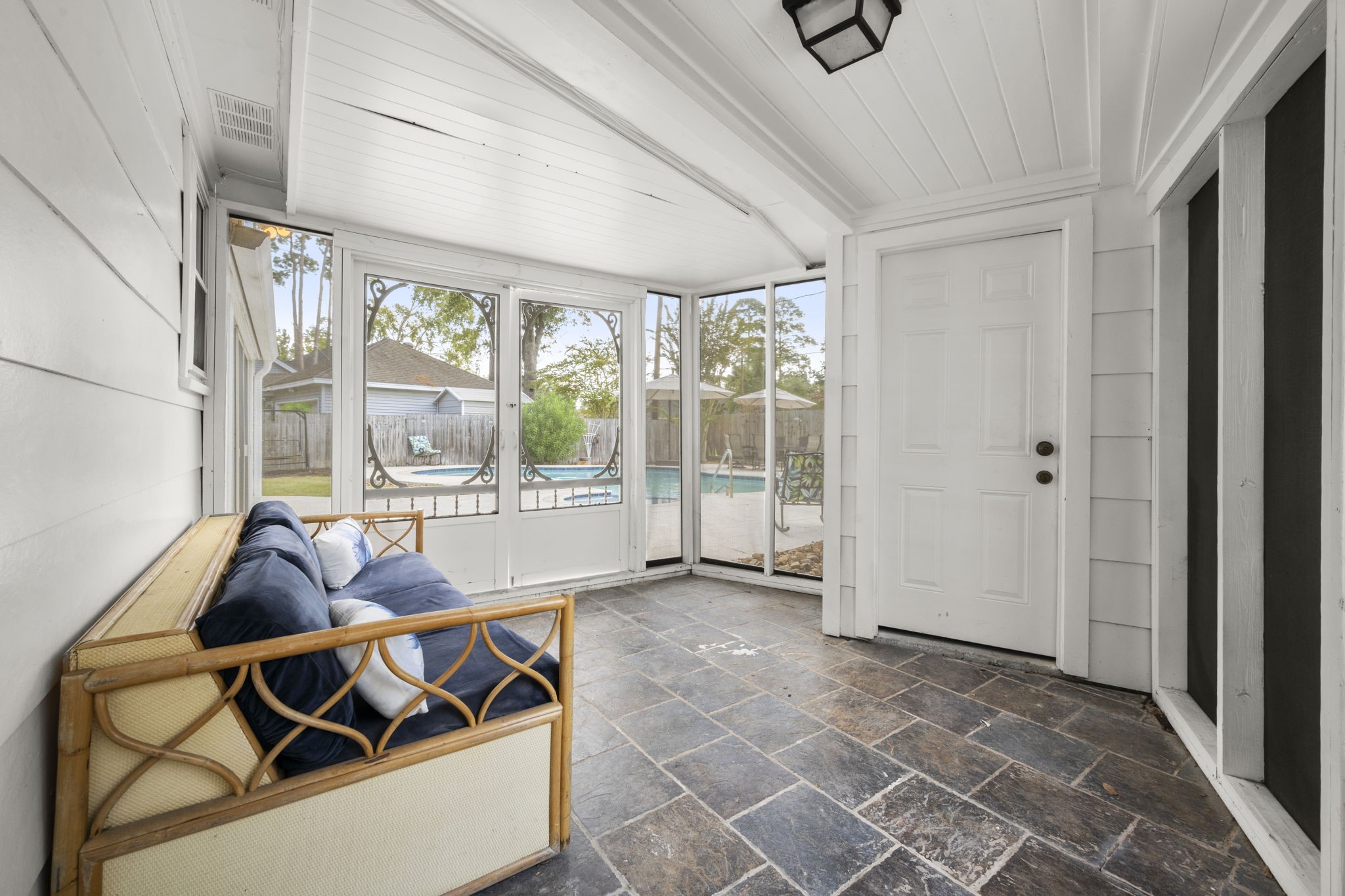 6607 Saffron Hills Drive Spring, TX 77379 - Photo 33 of 48 a living room with furniture and windows