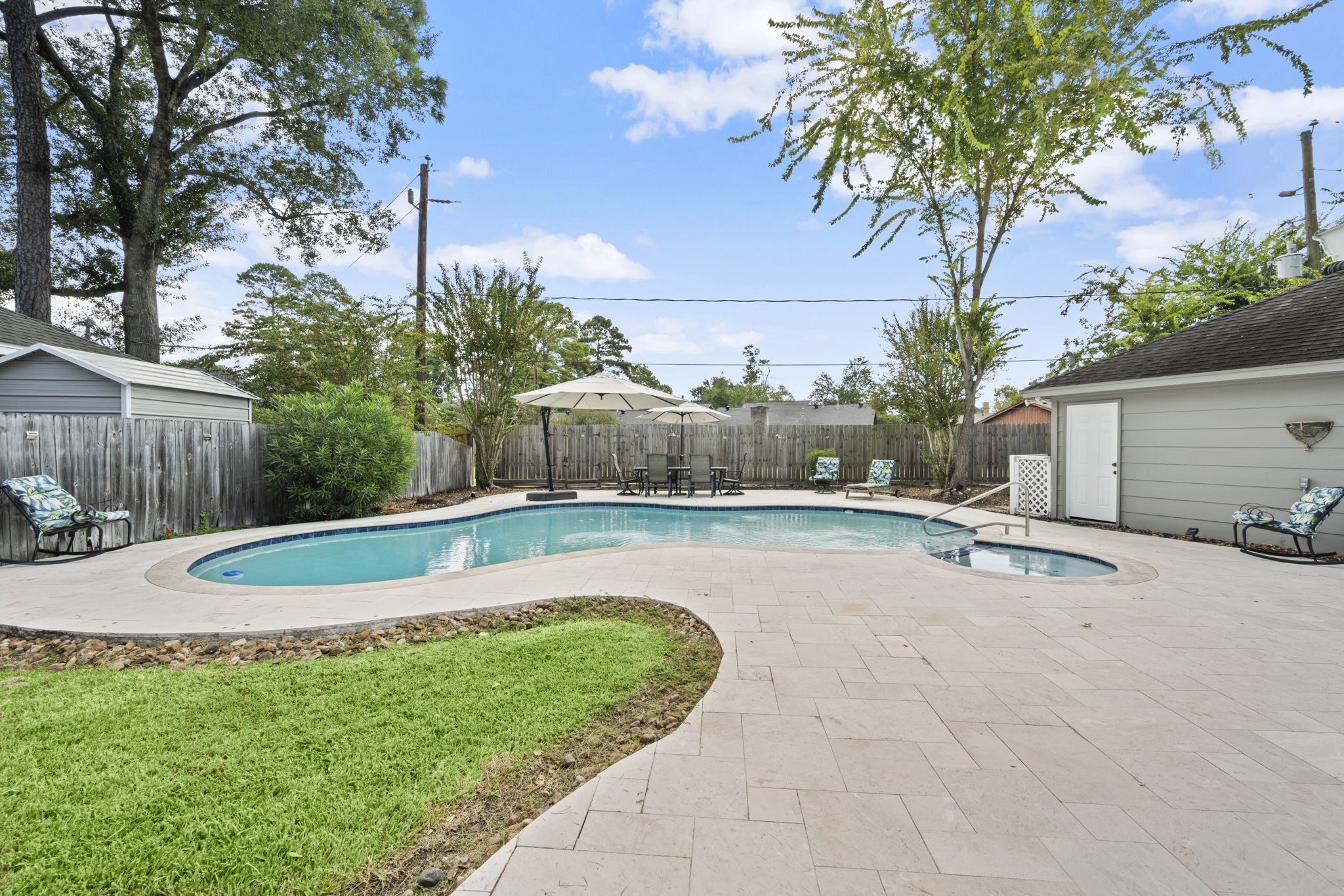 6607 Saffron Hills Drive Spring, TX 77379 - Photo 39 of 48 a view of a backyard with plants and wooden fence