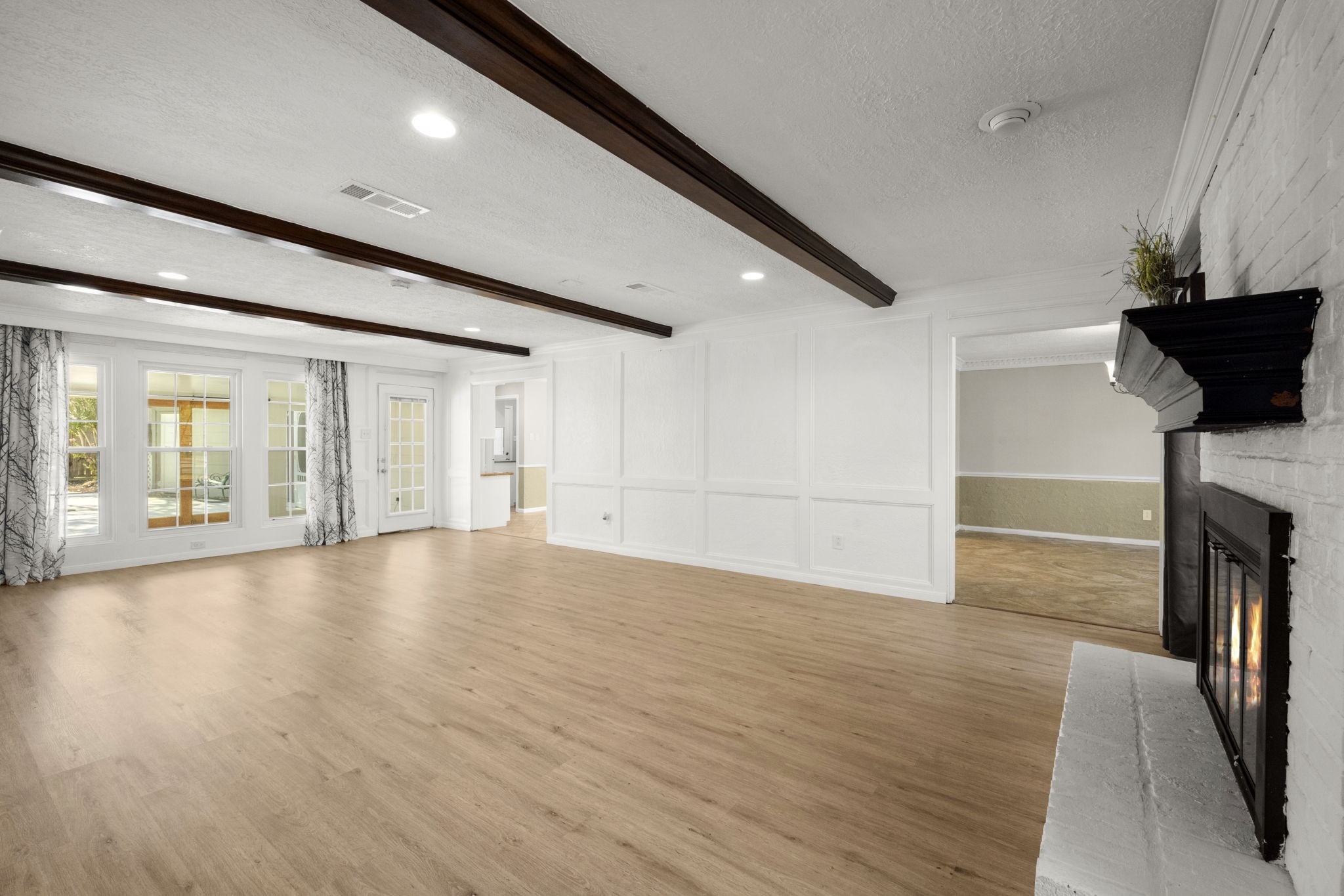 6607 Saffron Hills Drive Spring, TX 77379 - Photo 8 of 48 Spacious family room