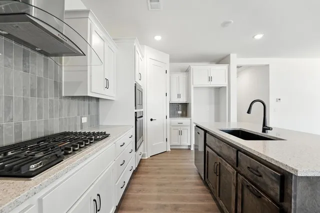 $389,985 | 1611 Northwest 105th Street, Kansas City, MO 64155