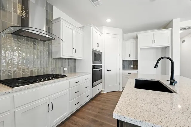 $389,985 | 1611 Northwest 105th Street, Kansas City, MO 64155