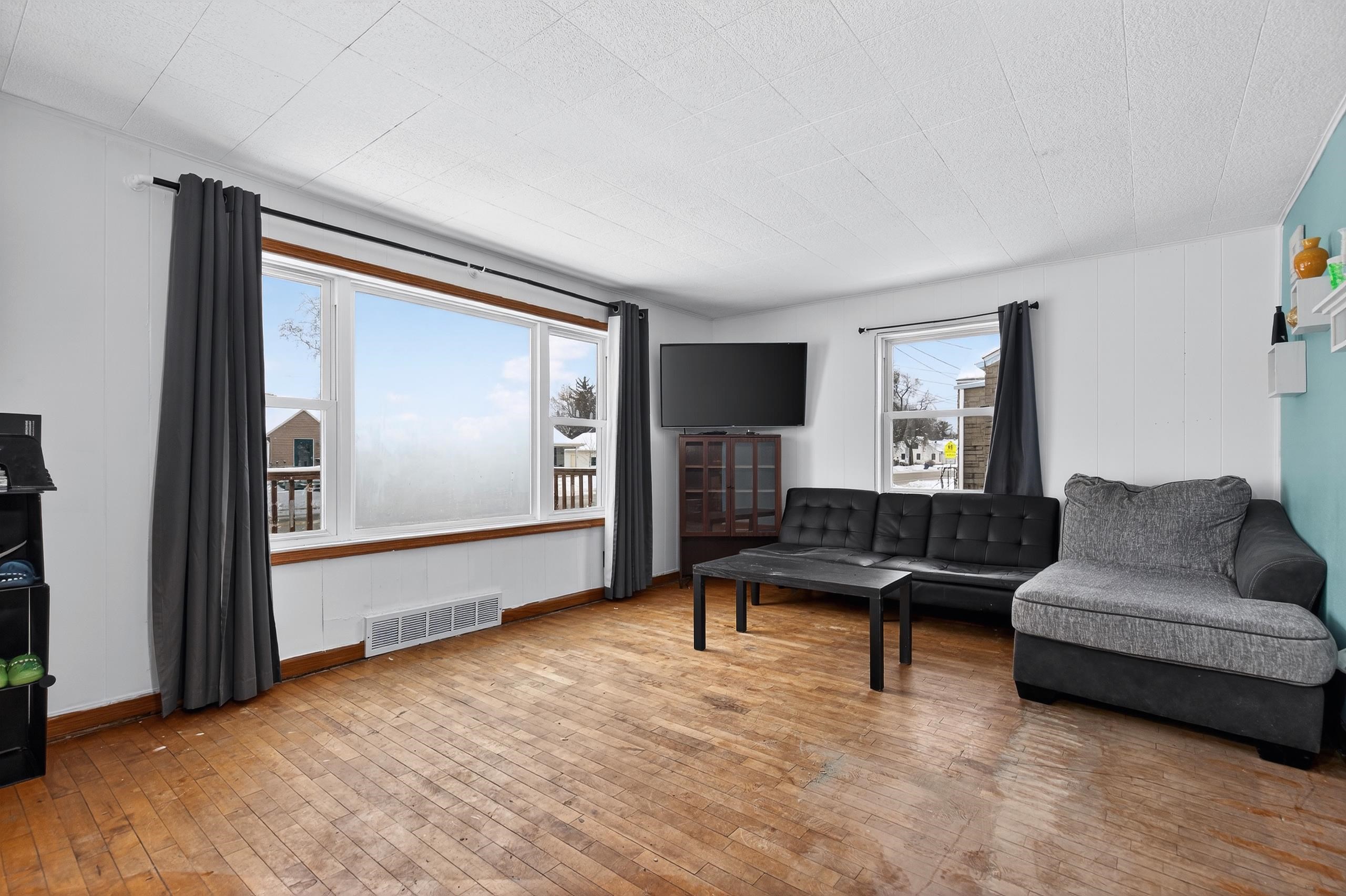 830 Racine Street Menasha, WI 54952 - Photo 3 of 22