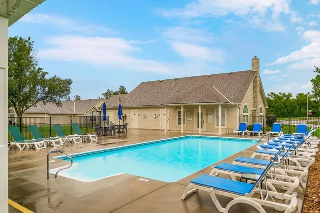 $325,000 | 923 Northeast Devon Drive, Unit 5C, Lee's Summit, MO 64064