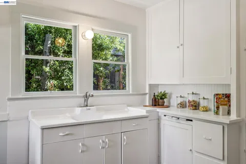 $1,195,000 | 2221 Roosevelt Avenue, Berkeley, CA 94703