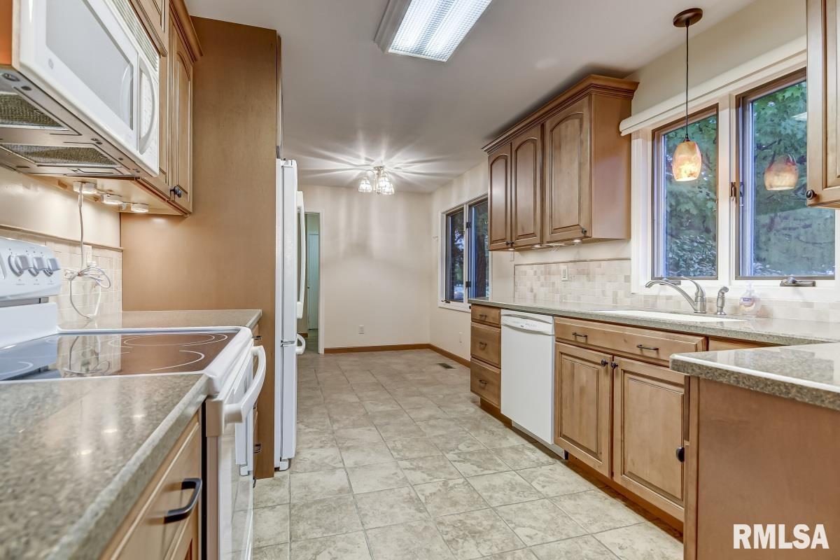 4 Turnberry Place Springfield, IL 62704 - Photo 8 of 35