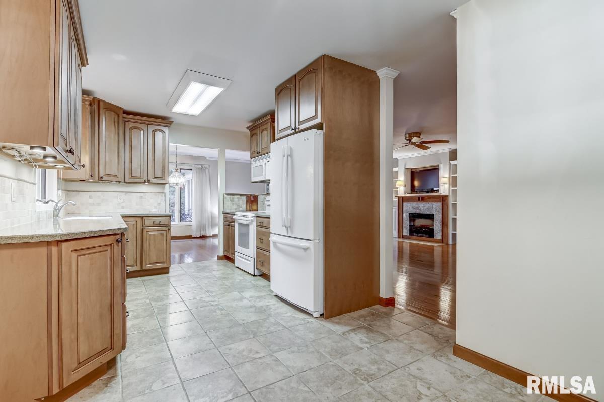 4 Turnberry Place Springfield, IL 62704 - Photo 10 of 35