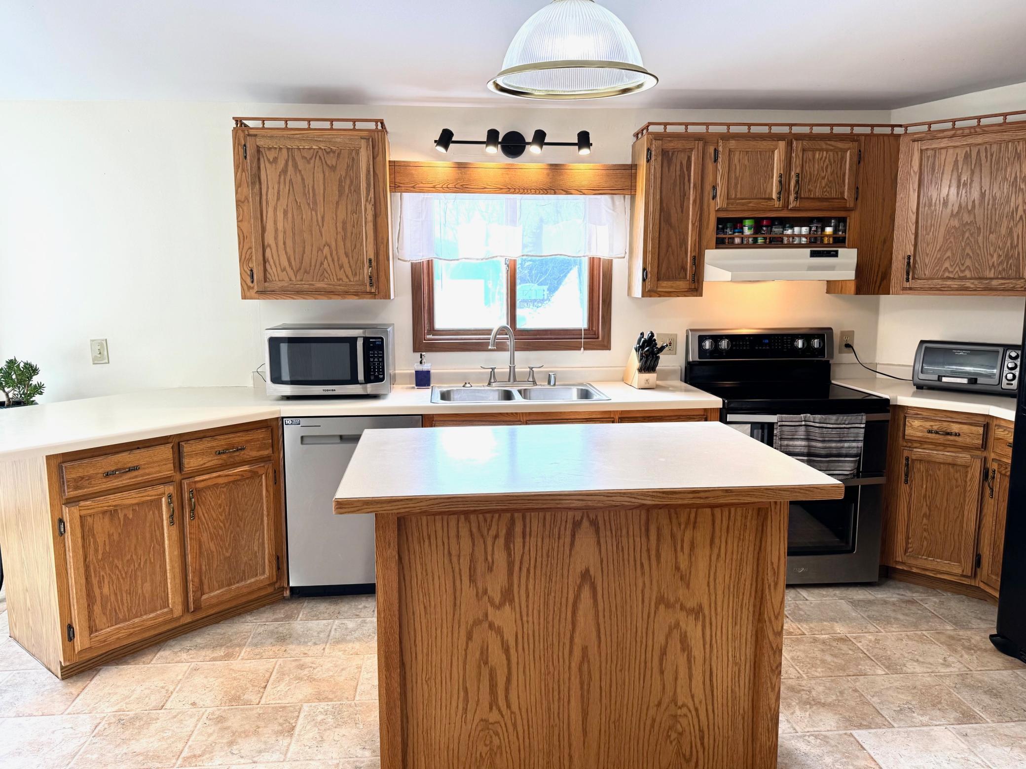 103 8th Street Southwest Roseau, MN 56751 - Photo 5 of 21