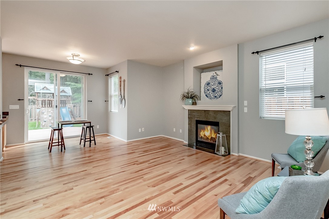 27328 Maple Ridge Way Southeast Maple Valley, WA 98038 - Photo 5 of 25