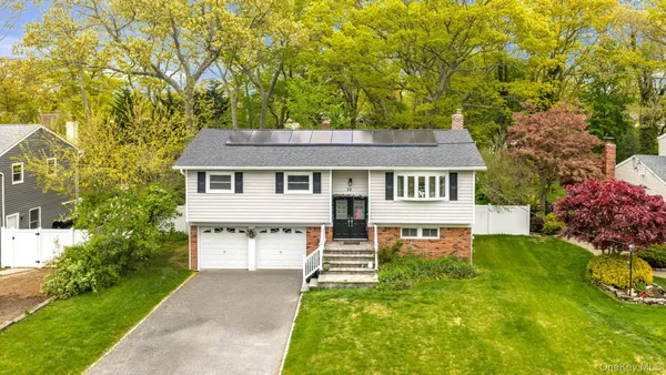$799,999 | 35 Arline Lane, East Islip, NY 11730