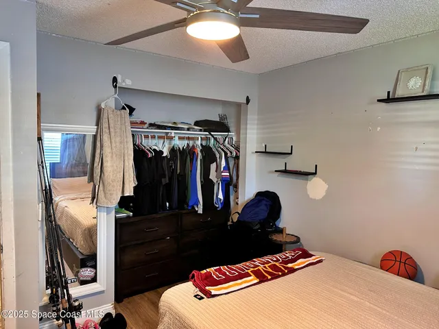 a bed room with a bed and a closet