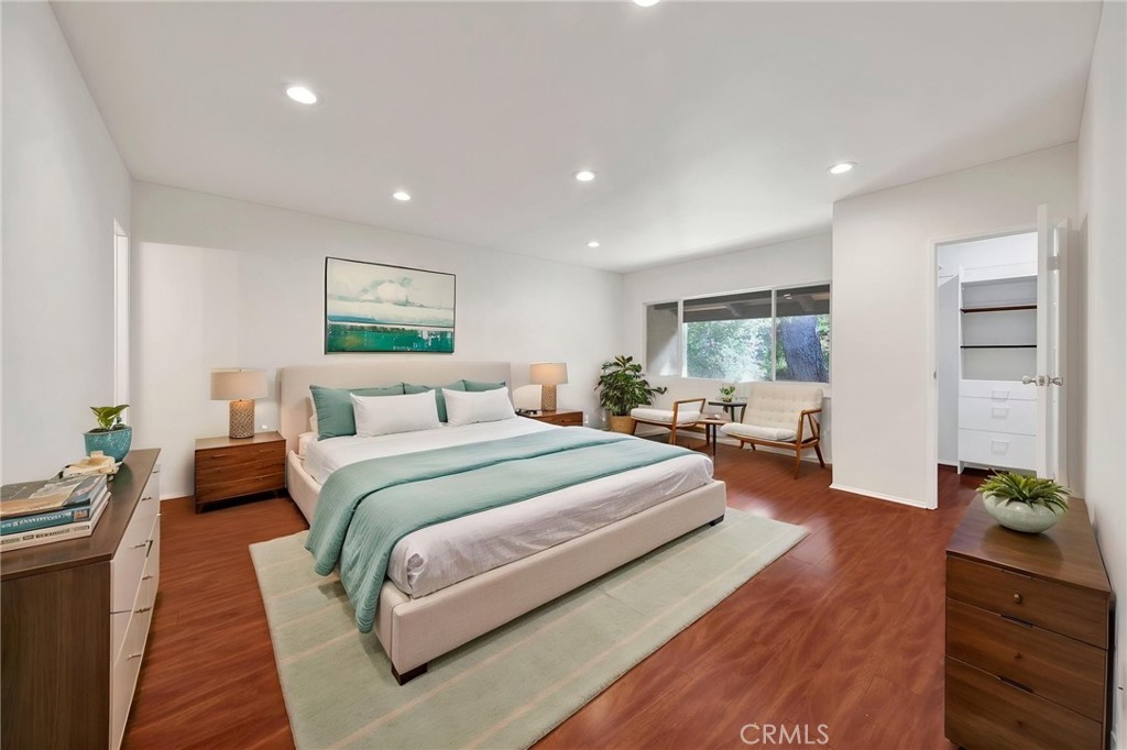 9745 Vía Roma Burbank, CA 91504 - Photo 10 of 25 Digital Staging