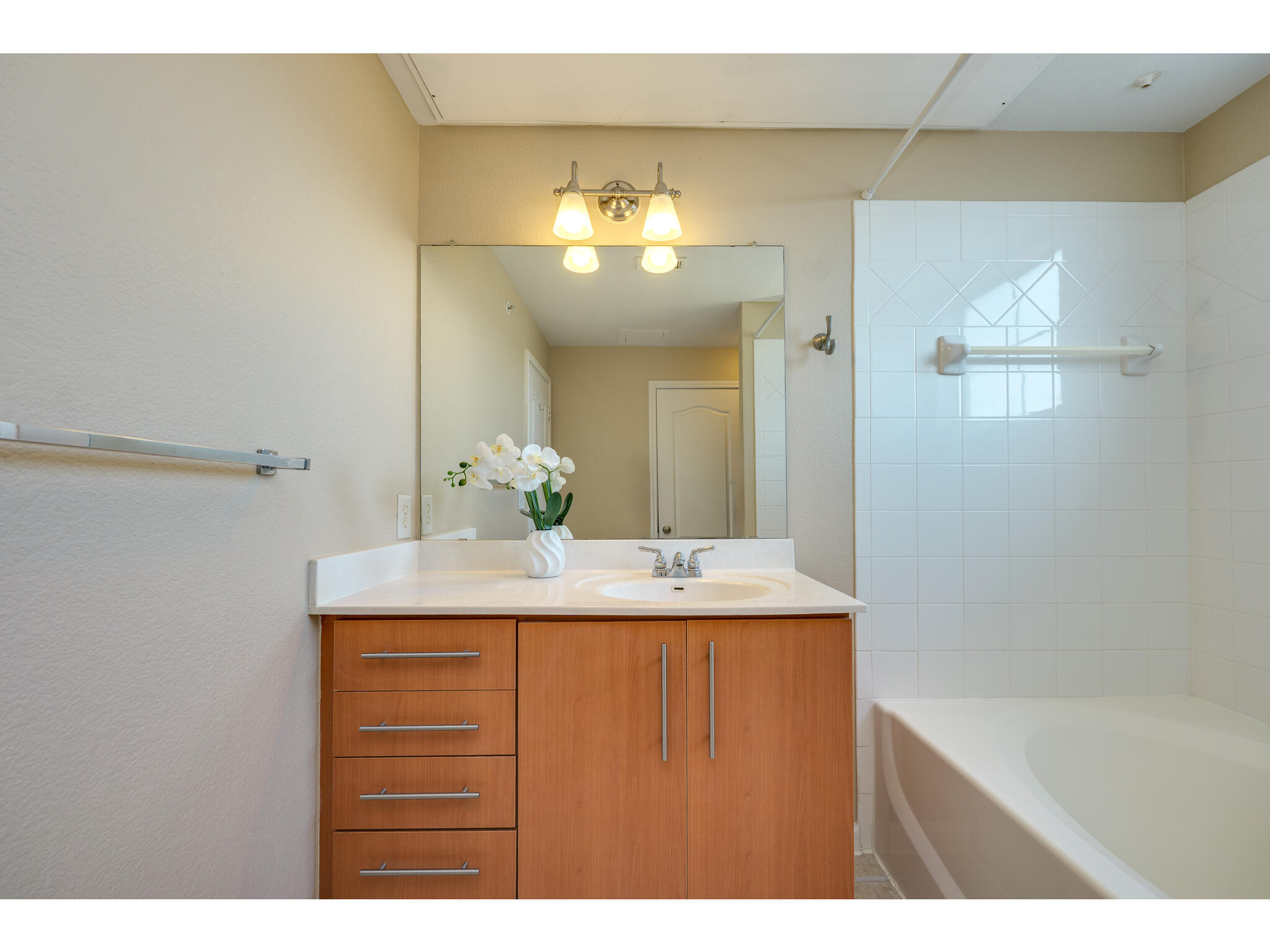 11203 Ranch Road 2222, Unit 106 Austin, TX 78732 - Photo 33 of 40 Main bathroom lives large!