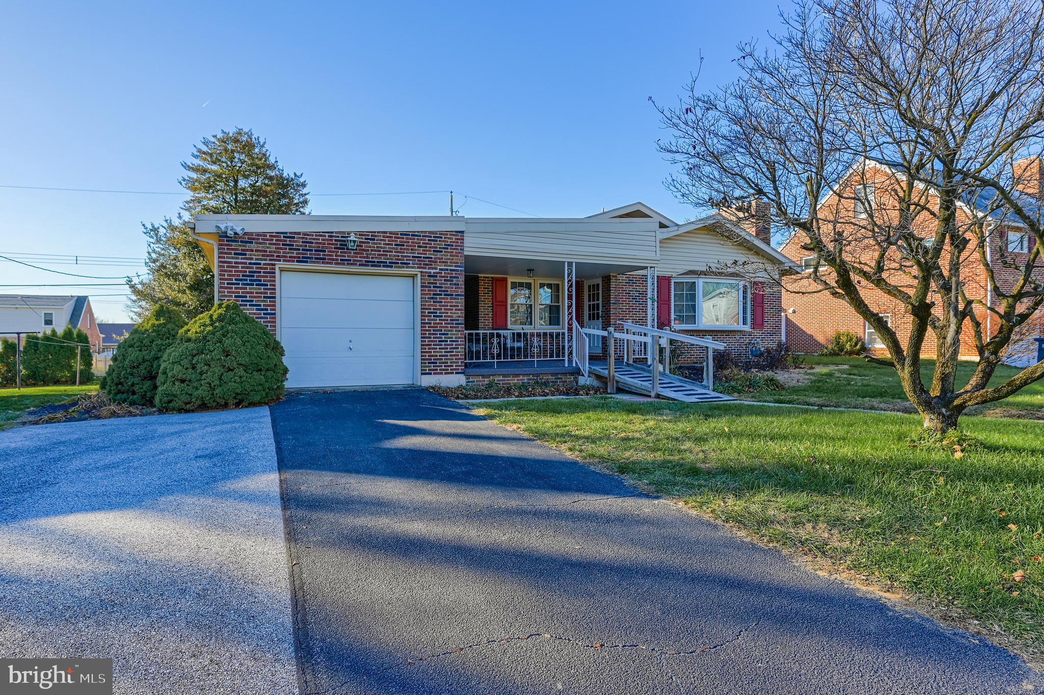 304 Lyndhurst Road York, PA 17402 - Photo 3 of 47 Gallery Image 3