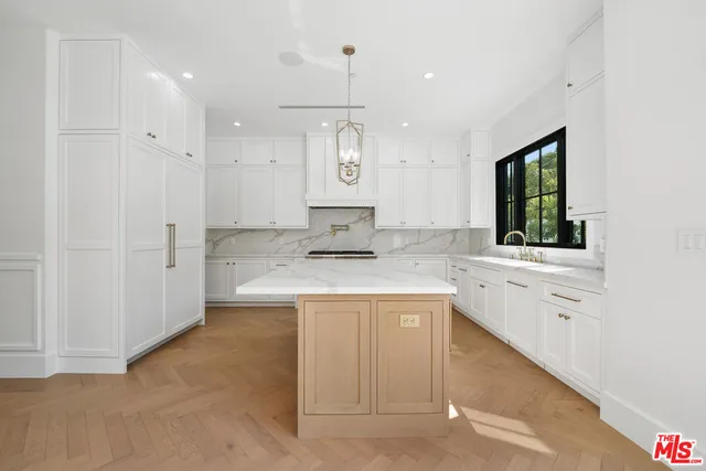 $17,995 | 4539 Longridge Avenue, Sherman Oaks, CA 91423