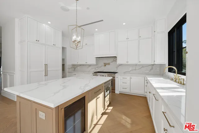 $17,995 | 4539 Longridge Avenue, Sherman Oaks, CA 91423