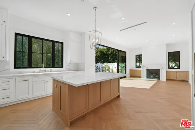 $17,995 | 4539 Longridge Avenue, Sherman Oaks, CA 91423