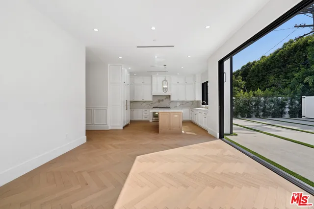 $17,995 | 4539 Longridge Avenue, Sherman Oaks, CA 91423