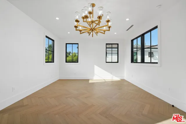 $17,995 | 4539 Longridge Avenue, Sherman Oaks, CA 91423