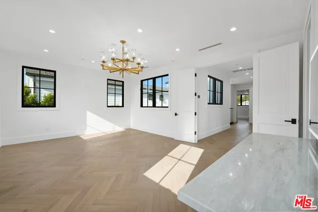 $17,995 | 4539 Longridge Avenue, Sherman Oaks, CA 91423