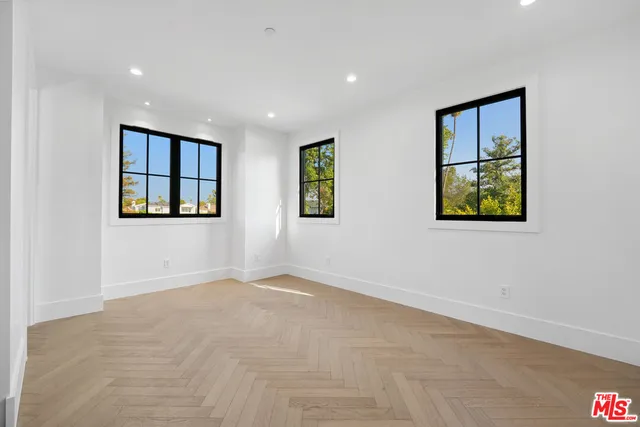 $17,995 | 4539 Longridge Avenue, Sherman Oaks, CA 91423