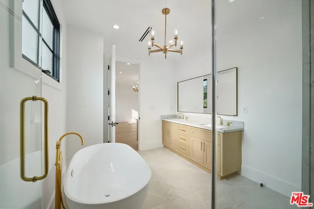 $17,995 | 4539 Longridge Avenue, Sherman Oaks, CA 91423