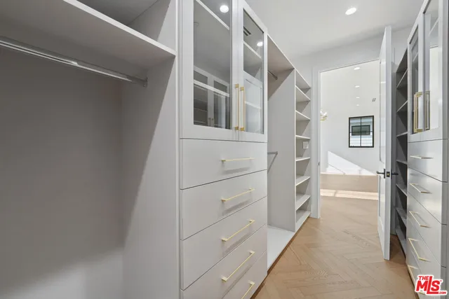 $17,995 | 4539 Longridge Avenue, Sherman Oaks, CA 91423