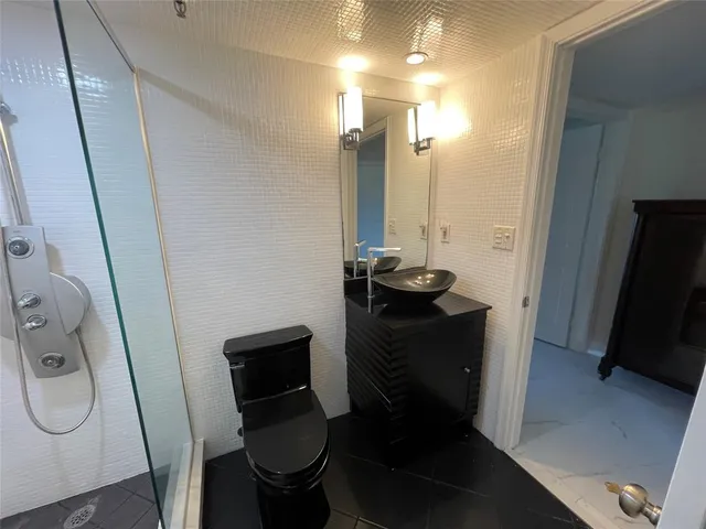 $3,975 | 374 Golfview Road, Unit 106, North Palm Beach, FL 33408