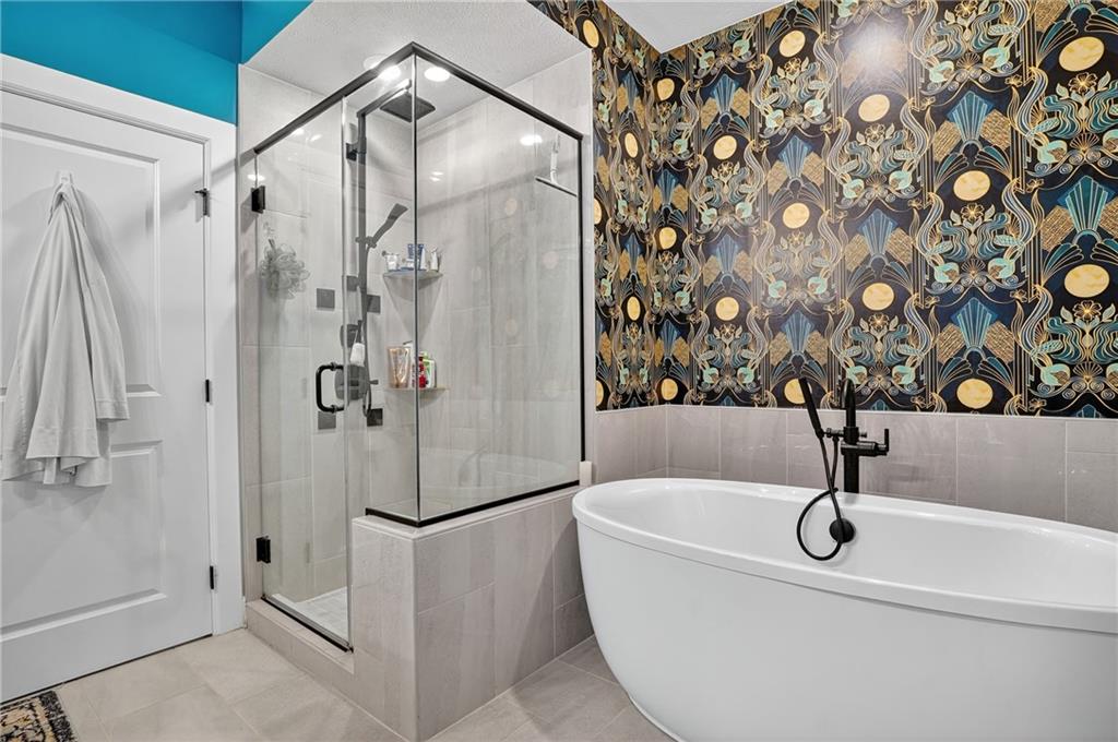 200 Juniper Way Canonsburg, PA 15317 - Photo 14 of 41 Master bathroom with spacious shower and tub