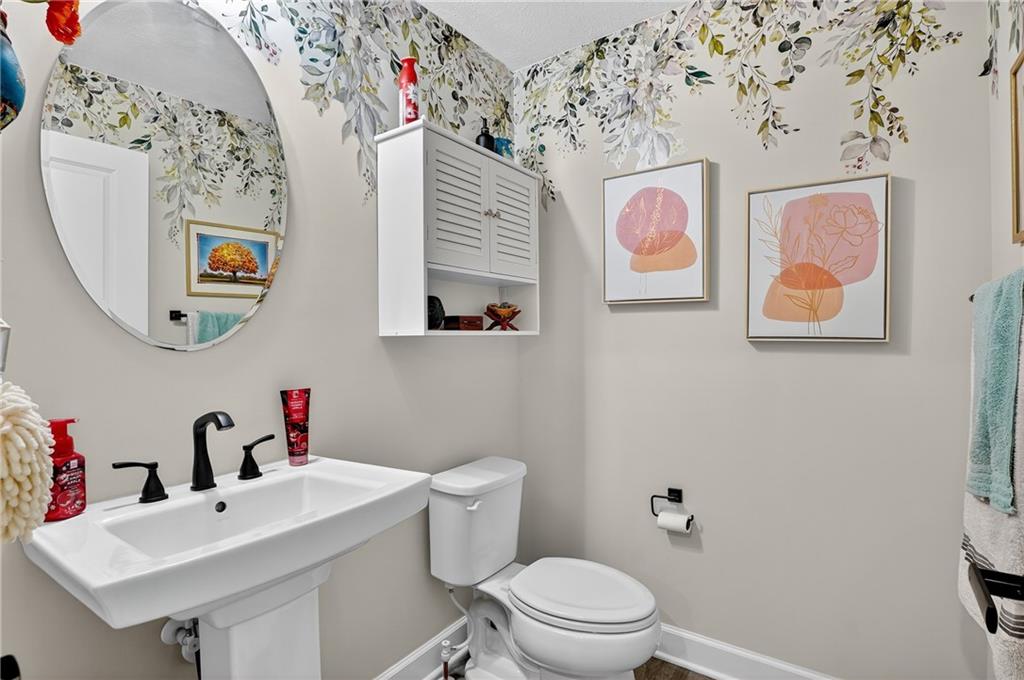 200 Juniper Way Canonsburg, PA 15317 - Photo 19 of 41 Main floor half bath