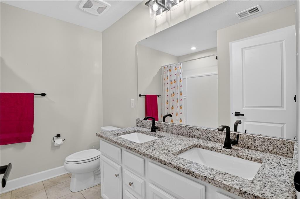 200 Juniper Way Canonsburg, PA 15317 - Photo 24 of 41 2nd floor full bathroom with double sinks
