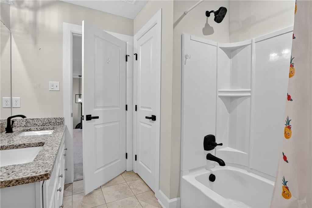 200 Juniper Way Canonsburg, PA 15317 - Photo 25 of 41 2nd floor full bathroom