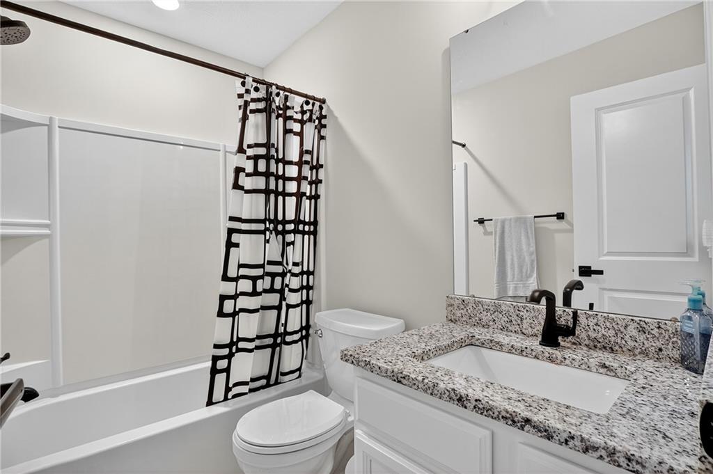 200 Juniper Way Canonsburg, PA 15317 - Photo 29 of 41 Full bathroom off of the 5th bedroom