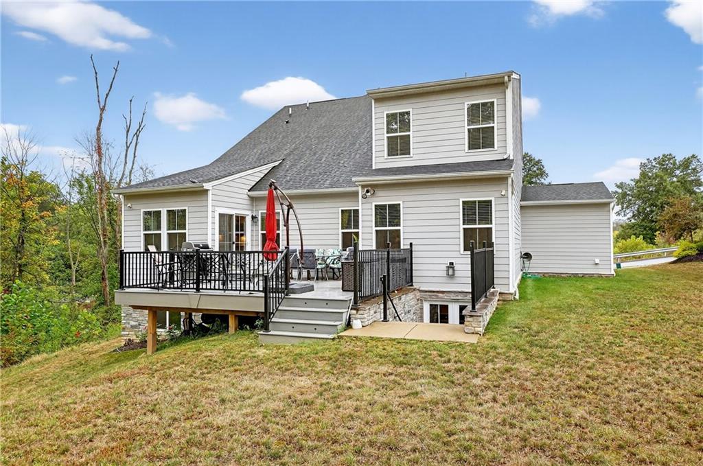 200 Juniper Way Canonsburg, PA 15317 - Photo 31 of 41 Composite deck and flat yard