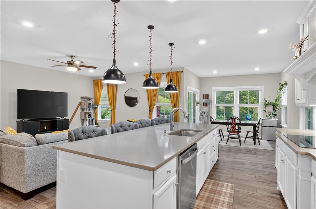 200 Juniper Way Canonsburg, PA 15317 - Photo 4 of 41 Huge kitchen island