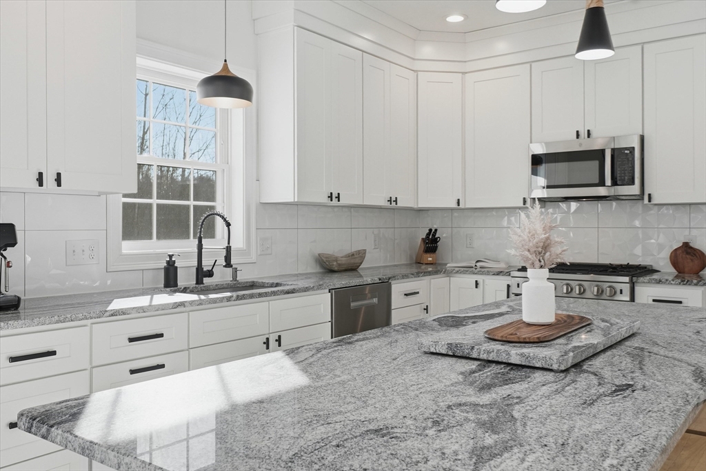 245 Salem Road Dracut, MA 01826 - Photo 4 of 41