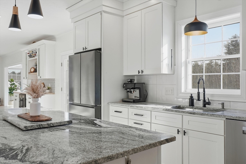 245 Salem Road Dracut, MA 01826 - Photo 5 of 41