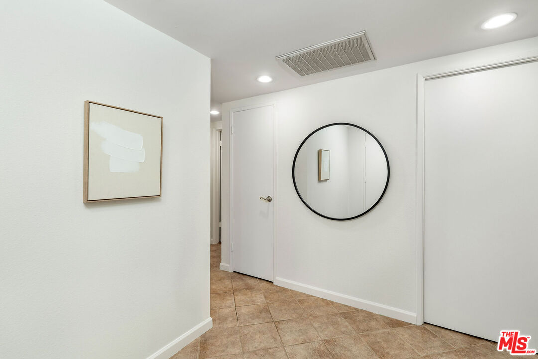 1401 Valley View Road, Unit 230 Glendale, CA 91202 - Photo 12 of 34 Gallery Image 12
