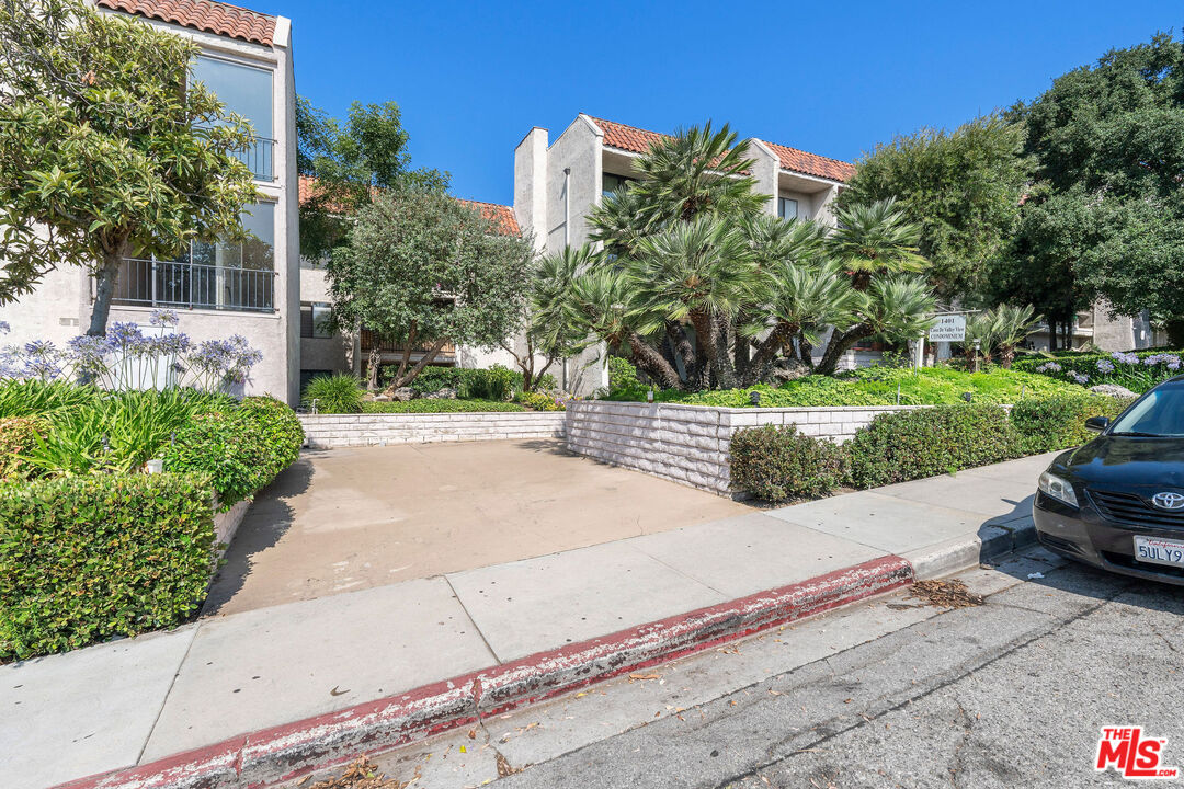 1401 Valley View Road, Unit 230 Glendale, CA 91202 - Photo 27 of 34 Gallery Image 27