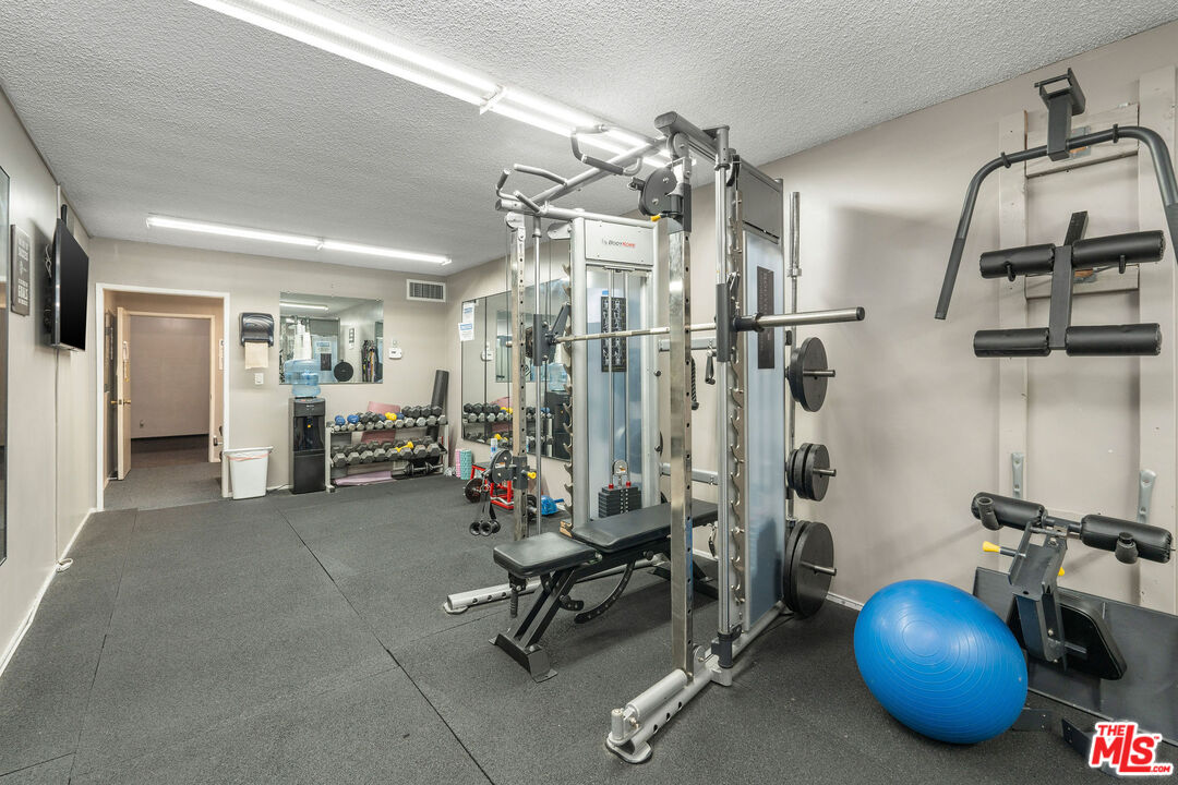 1401 Valley View Road, Unit 230 Glendale, CA 91202 - Photo 33 of 34 Gallery Image 33