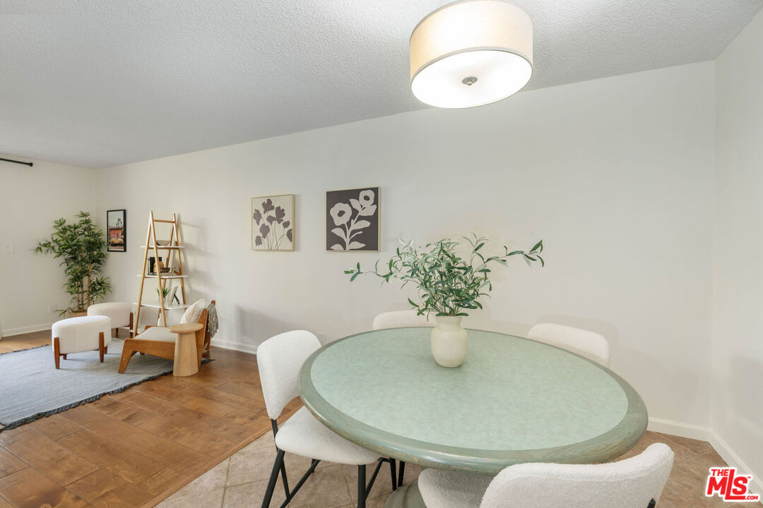 1401 Valley View Road, Unit 230 Glendale, CA 91202 - Photo 6 of 34 Gallery Image 6