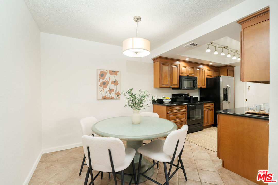 1401 Valley View Road, Unit 230 Glendale, CA 91202 - Photo 7 of 34 Gallery Image 7