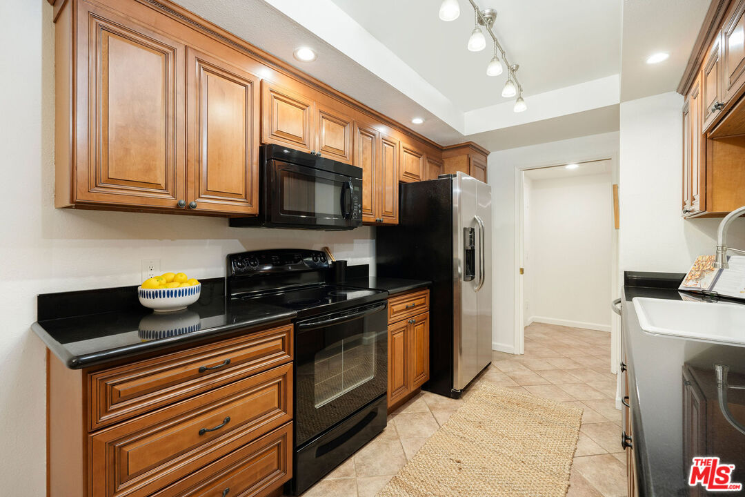 1401 Valley View Road, Unit 230 Glendale, CA 91202 - Photo 8 of 34 Gallery Image 8